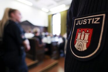 Im Prozess um die rechtsextreme Terrorgruppe «Letzte Verteidigungswelle» hat das Hanseatische Oberlandesgericht das Urteil verkündet.