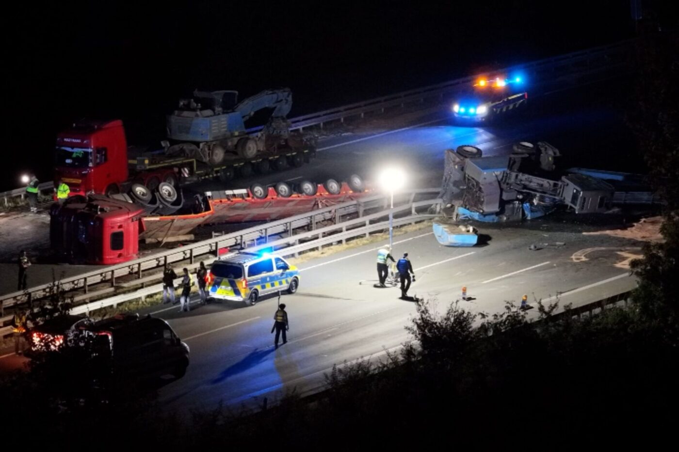 Vollsperrung auf der A2 durch Schwertransporter