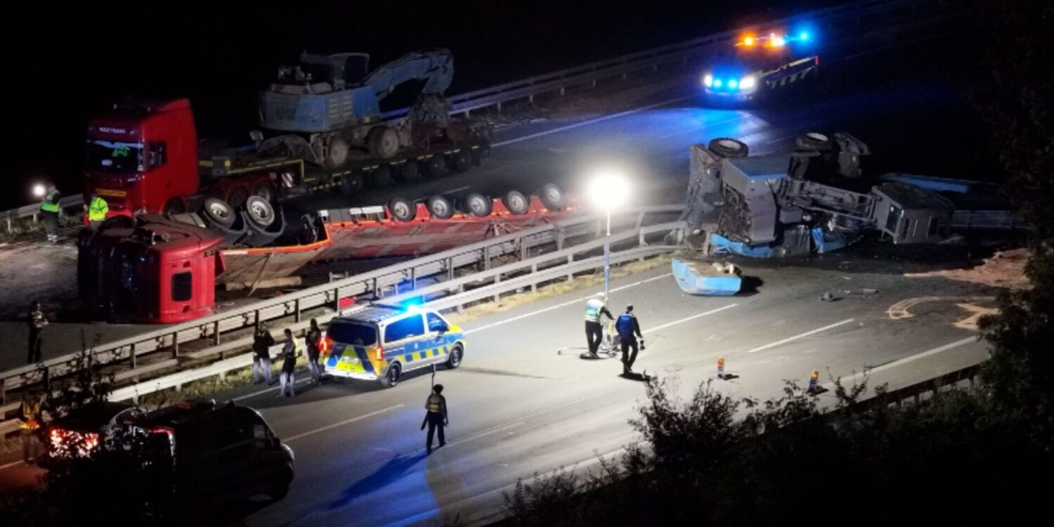 Vollsperrung auf der A2 durch Schwertransporter