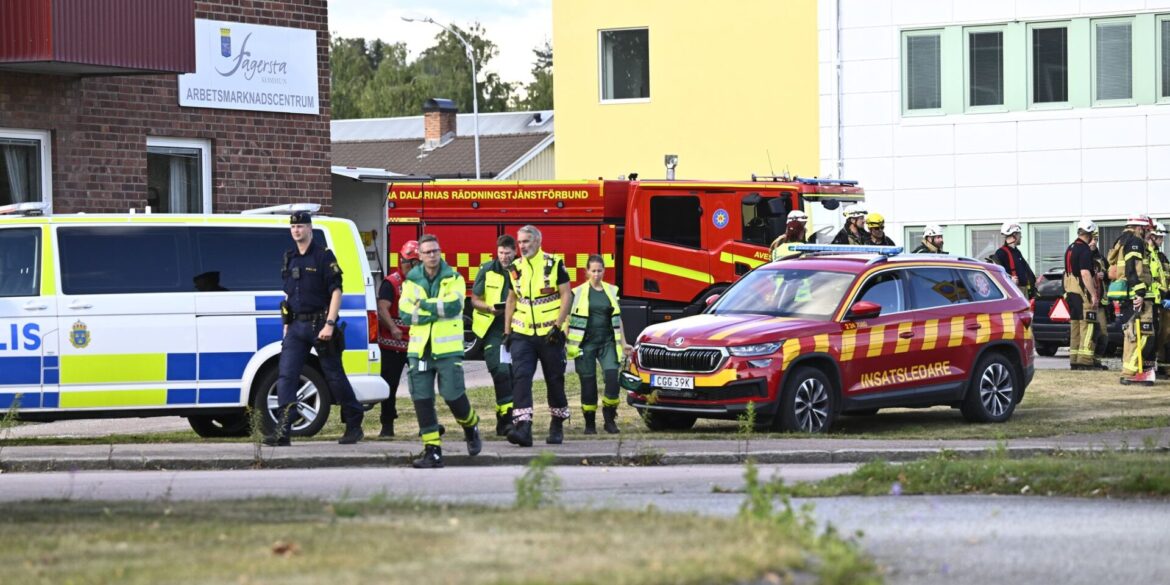 Polizei und Rettungskräfte rückten am Nachmittag zu einer Schule im schwedischen Fagersta aus.