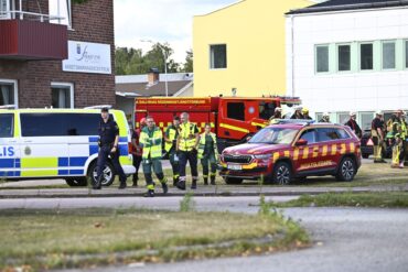 Polizei und Rettungskräfte rückten am Nachmittag zu einer Schule im schwedischen Fagersta aus.