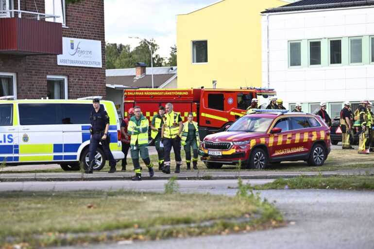 Polizei und Rettungskräfte rückten am Nachmittag zu einer Schule im schwedischen Fagersta aus.