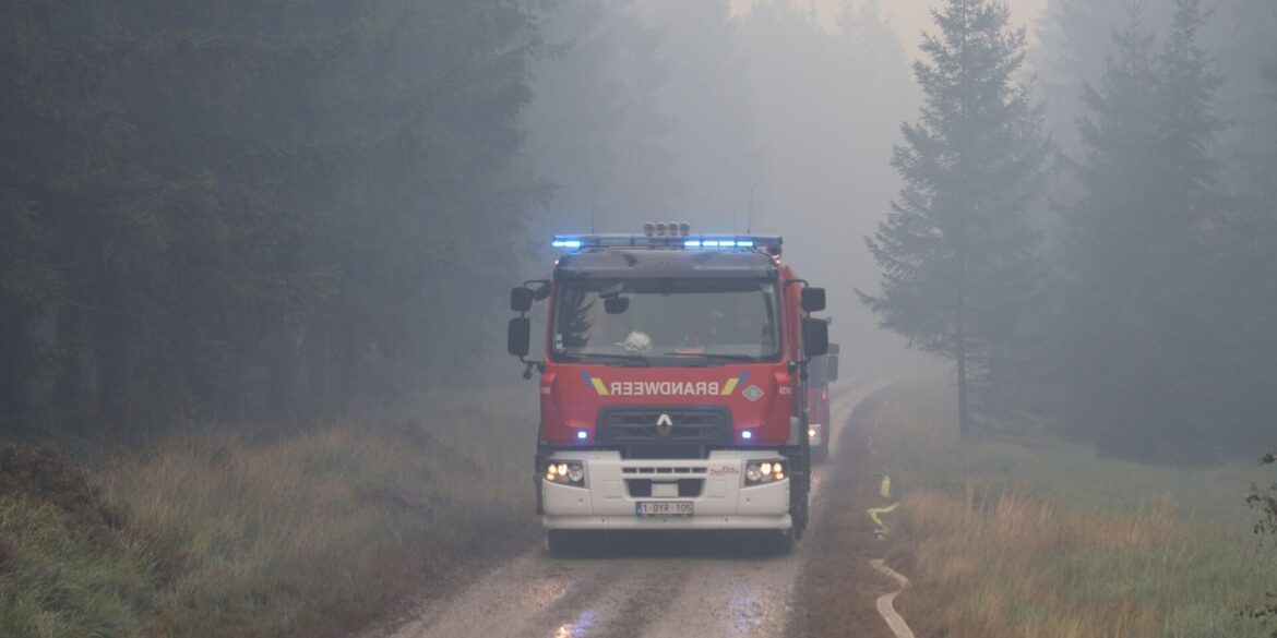 Der kräftezehrende Einsatz dauert an.