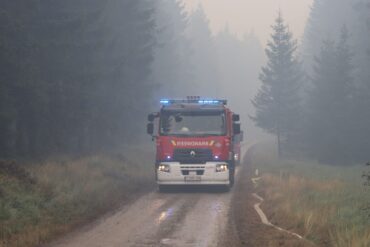 Der kräftezehrende Einsatz dauert an.