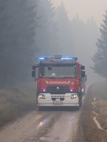 Der kräftezehrende Einsatz dauert an.