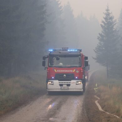 Der kräftezehrende Einsatz dauert an.