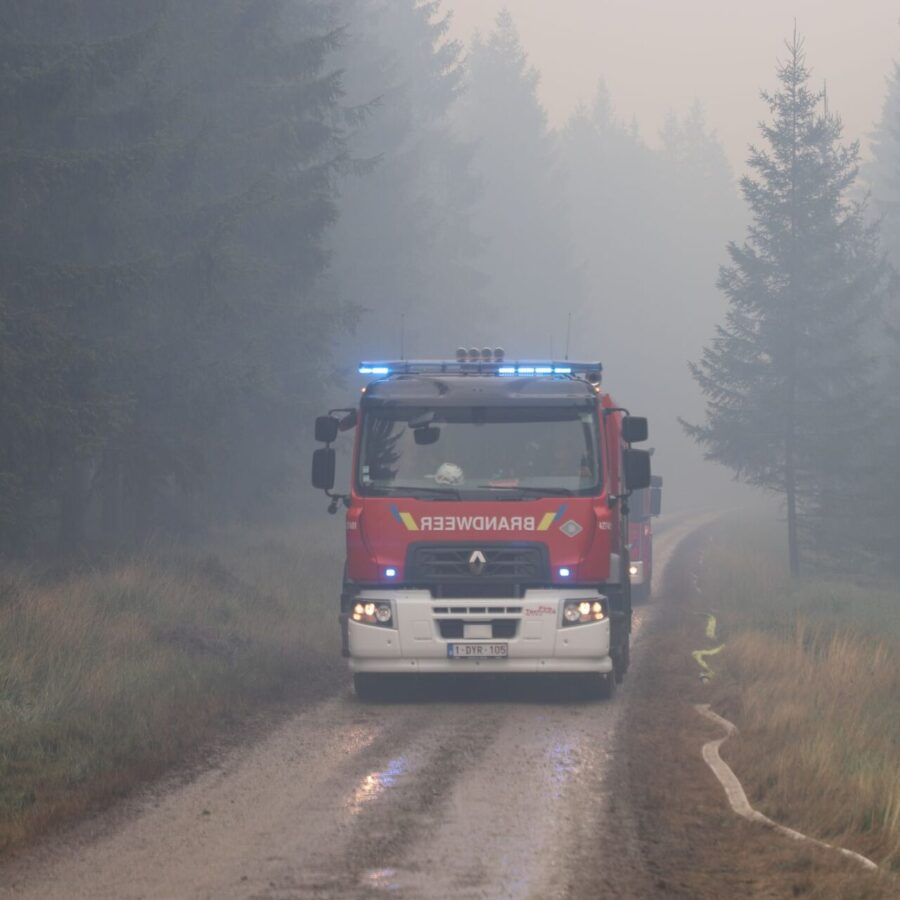 Der kräftezehrende Einsatz dauert an.