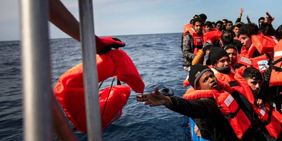 Auf dem Mittelmeer geraten immer wieder Flüchtlinge in Seenot.