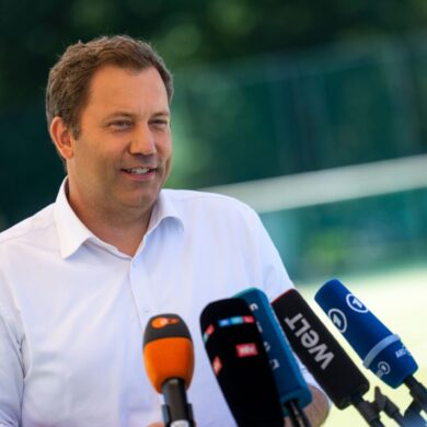 Finanzminister Klingbeil fordert von der Union Zugeständnisse bei der Gegenfinanzierung von Steuerentlastungen.