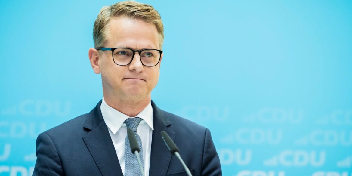 Bundesgesundheitsminister Linnemann will die eigentlich geplante Kürzung von Rentenansprüchen pflegender Angehöriger stoppen. (Archivbild)