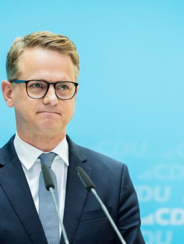 Bundesgesundheitsminister Linnemann will die eigentlich geplante Kürzung von Rentenansprüchen pflegender Angehöriger stoppen. (Archivbild)