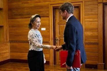 Wo das Treffen Suu Kyis mit Arnaud de Baecque stattfand, blieb unklar.