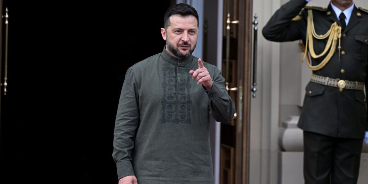 Der ukrainische Präsident Wolodymyr Selenskyj hat zum 35. Jahrestag der Unabhängigkeit des Landes weiteren Widerstand gegen Russlands Angriffskrieg angekündigt.