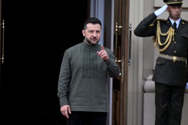 Der ukrainische Präsident Wolodymyr Selenskyj hat zum 35. Jahrestag der Unabhängigkeit des Landes weiteren Widerstand gegen Russlands Angriffskrieg angekündigt.