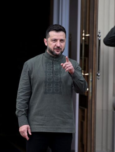Der ukrainische Präsident Wolodymyr Selenskyj hat zum 35. Jahrestag der Unabhängigkeit des Landes weiteren Widerstand gegen Russlands Angriffskrieg angekündigt.
