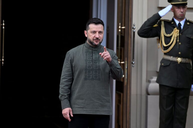 Der ukrainische Präsident Wolodymyr Selenskyj hat zum 35. Jahrestag der Unabhängigkeit des Landes weiteren Widerstand gegen Russlands Angriffskrieg angekündigt.