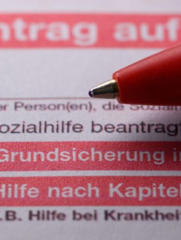 Der Großteil der Ausgaben floss in die Grundsicherung im Alter und Leistungen bei Erwerbsminderung. (Symbolbild)