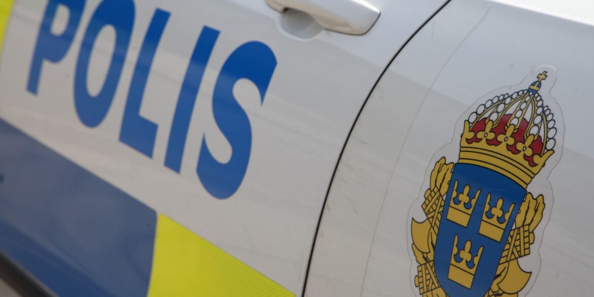 An einer schwedischen Schule wurden mehrere Menschen mit einem Schwert verletzt. Die Polizei ist vor Ort. (Symbolbild)