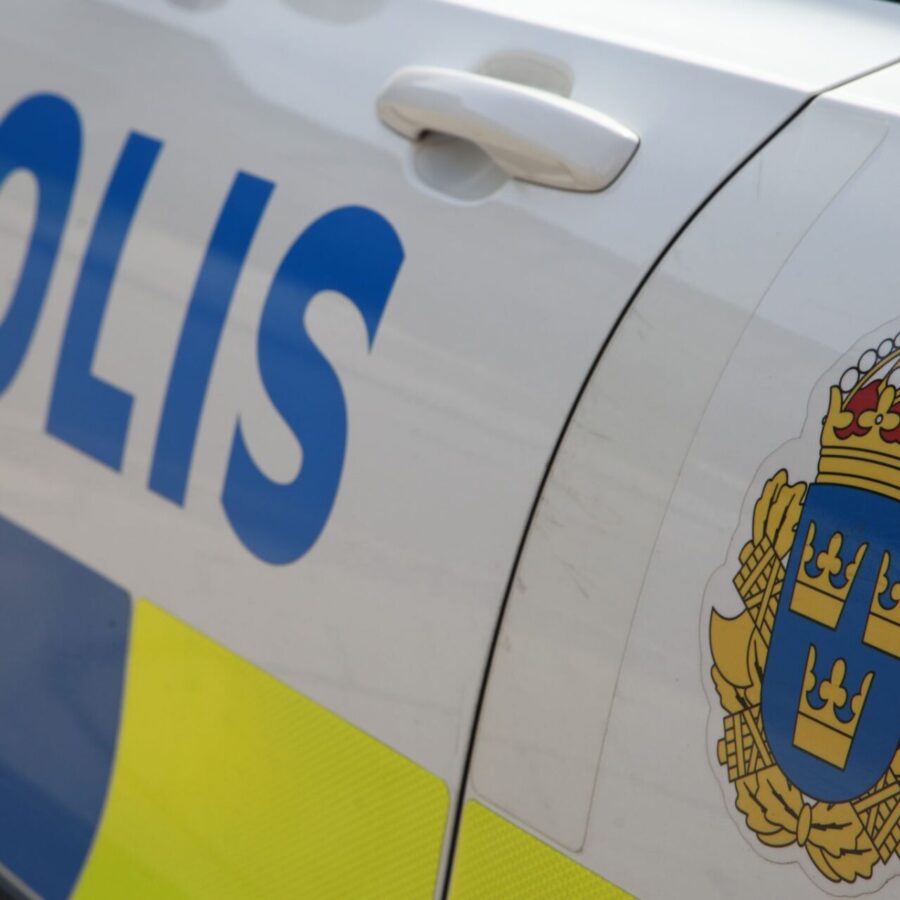 An einer schwedischen Schule wurden mehrere Menschen mit einem Schwert verletzt. Die Polizei ist vor Ort. (Symbolbild)