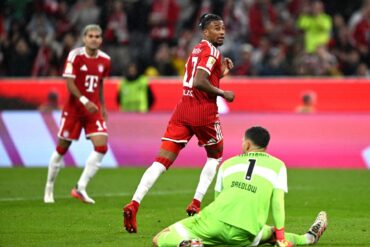 Michael Olise glänzt gegen den VfB Stuttgart.