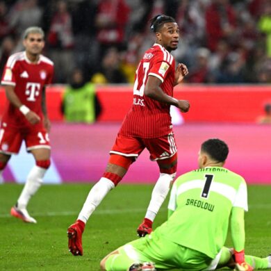 Michael Olise glänzt gegen den VfB Stuttgart.