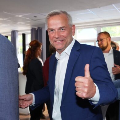 AfD-Kandidat Holm meldet Anspruch auf die Regierung an.