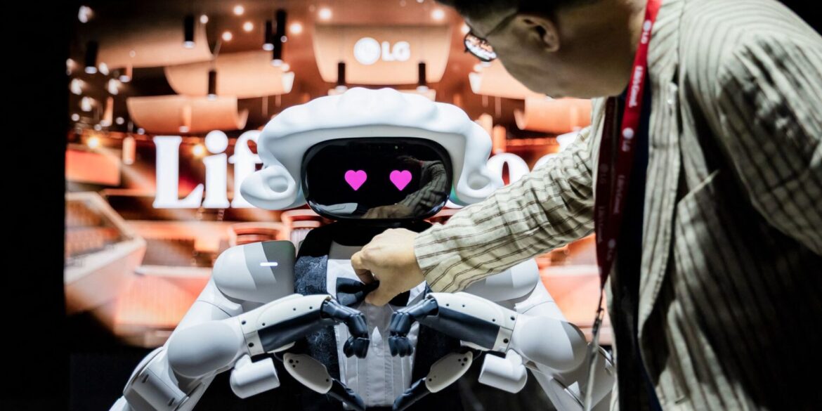 Berlin: Technik trifft Taktstock – Roboter im Dirigenten-Look bei Performance am zweiten IFA-Pressetag 2026