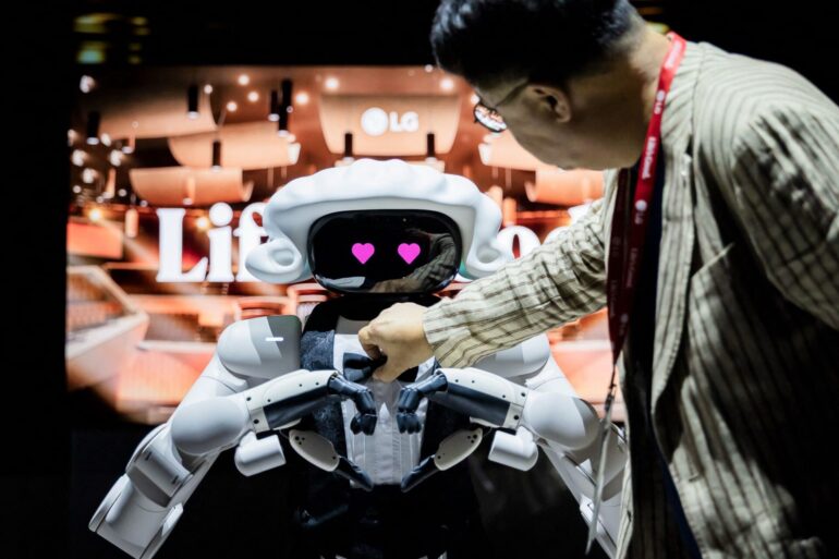 Berlin: Technik trifft Taktstock – Roboter im Dirigenten-Look bei Performance am zweiten IFA-Pressetag 2026