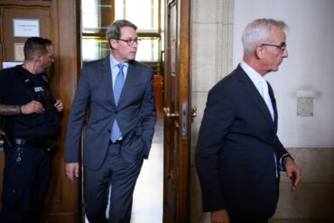 «Es nimmt mich emotional sehr mit, hier heute zu sitzen», sagte der frühere Bundesverkehrsminister Andreas Scheuer (CSU) vor Gericht.
