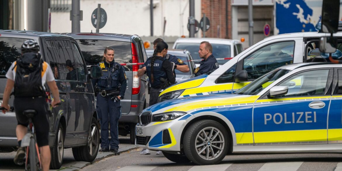 Noch sind viele Fragen zur Brandattacke auf eine Baustelle in München offen.