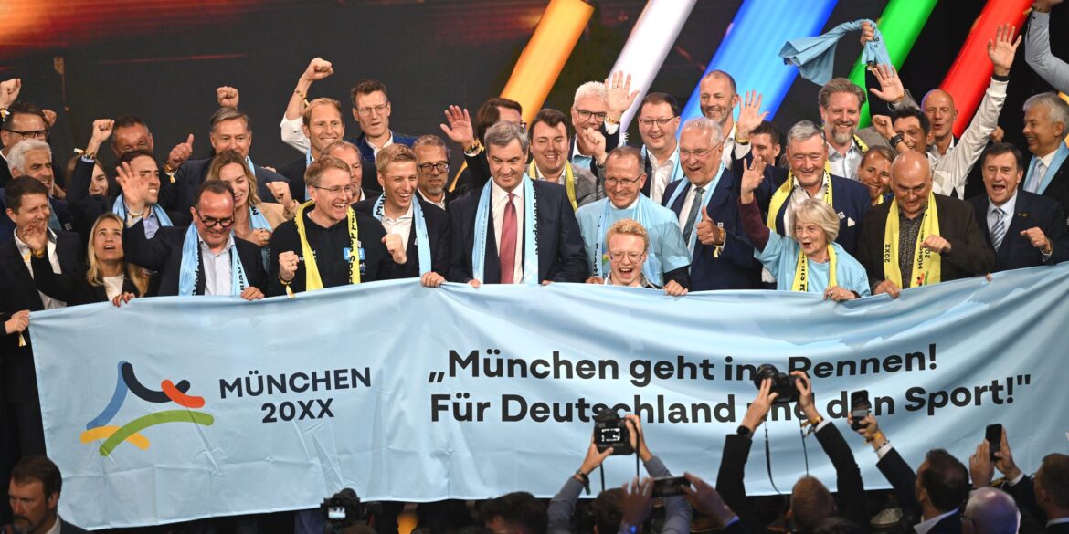 Die Wahlsieger um Bayerns Ministerpräsident Markus Söder (M) wollen die Münchner Olympia-Pläne jetzt schnell umsetzen.