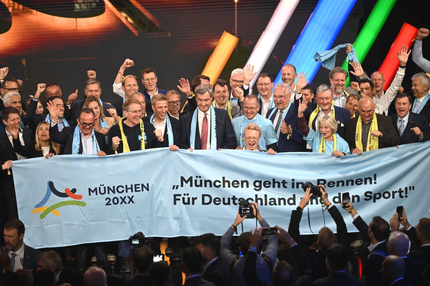 Die Wahlsieger um Bayerns Ministerpräsident Markus Söder (M) wollen die Münchner Olympia-Pläne jetzt schnell umsetzen.