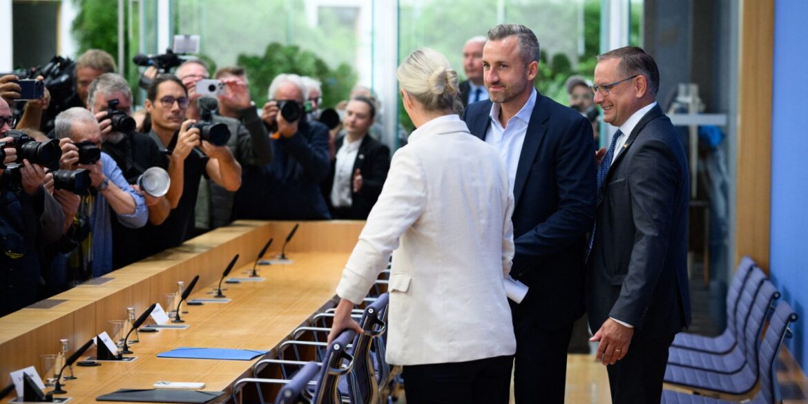 Bei der sogenannten Wahlnachlese der AfD in Berlin am Tag nach der Landtagswahl in Sachsen-Anhalt herrscht Riesenandrang.