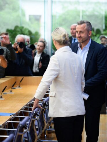 Bei der sogenannten Wahlnachlese der AfD in Berlin am Tag nach der Landtagswahl in Sachsen-Anhalt herrscht Riesenandrang.