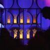 Die Trophäen des Deutschen Schauspielpreises stehen vor der Verleihung in Berlin auf einem Regal.