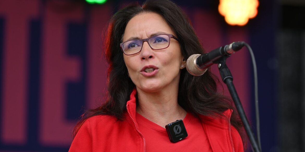 DGB-Chefin Yasmin Fahimi fordert die Regierung auf, die Sorgen der Menschen ernst zu nehmen. (Archivfoto)