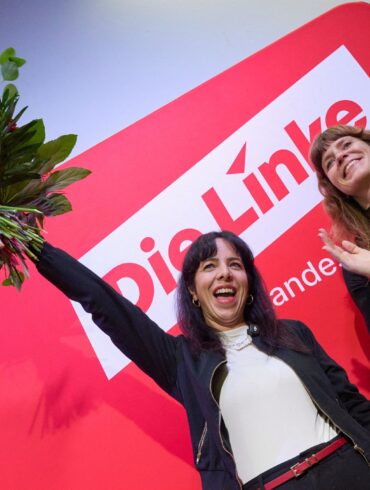 Linke-Fraktionschefin Elif Eralp (li.) will Regierende Bürgermeisterin in Berlin werden.