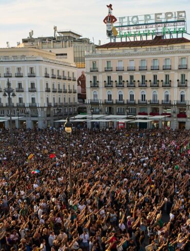 An dem Marsch in Madrid beteiligten sich Familien, Jugendliche und Rentner.