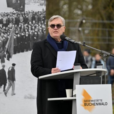 Hape Kerkeling hat eine vielbeachtete Rede zum Jahrestag der Befreiung des Konzentrationslagers Buchenwald bei Weimar gehalten. (Archivbild)