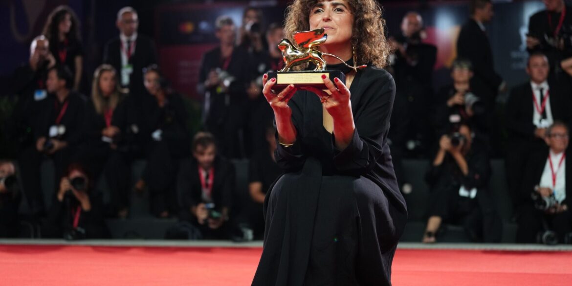 Sie ist die achte Frau, die den Goldenen Löwen in der Geschichte der Filmfestspiele gewinnt: May el-Toukhy.