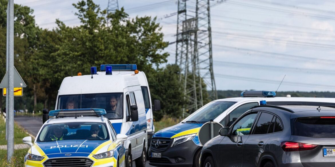 An einem Umspannwerk in Turnow-Preilack in Brandenburg unweit des Kraftwerks Jänschwalde sind Sprengvorrichtungen gefunden worden.
