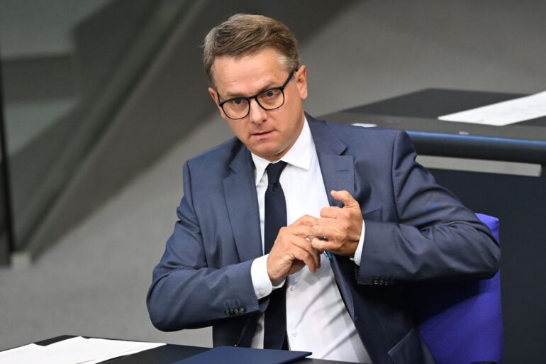 Der neue Gesundheitsminister Carsten Linnemann (CDU) steht vor großen Herausforderungen.