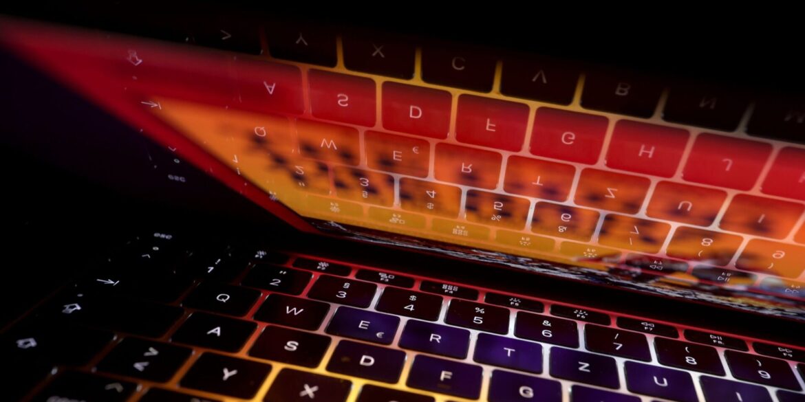Seit Freitag sind rund 1,44 Millionen Dateien mit einem Umfang von 5,8 Terabyte im Darknet veröffentlicht. (Symbolbild)