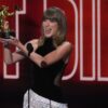 Taylor Swift freut sich über drei VMA-Preise.