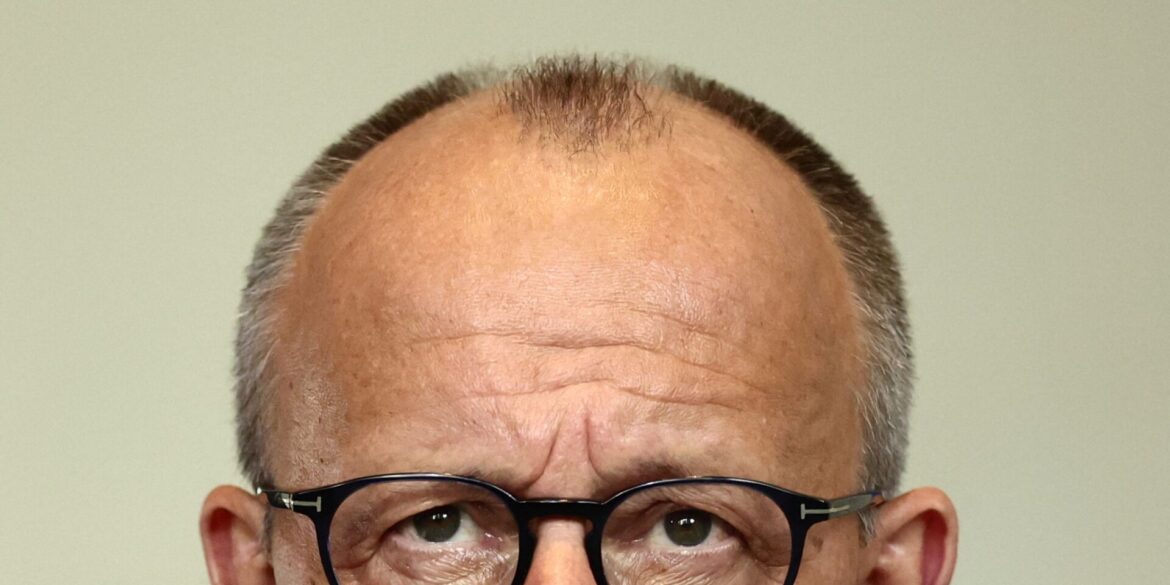 Kanzler Merz blickt in eine ungewisse Zukunft.