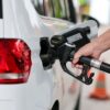 Autofahrer sollen vom Tankrabatt profitieren. (Symbolbild)