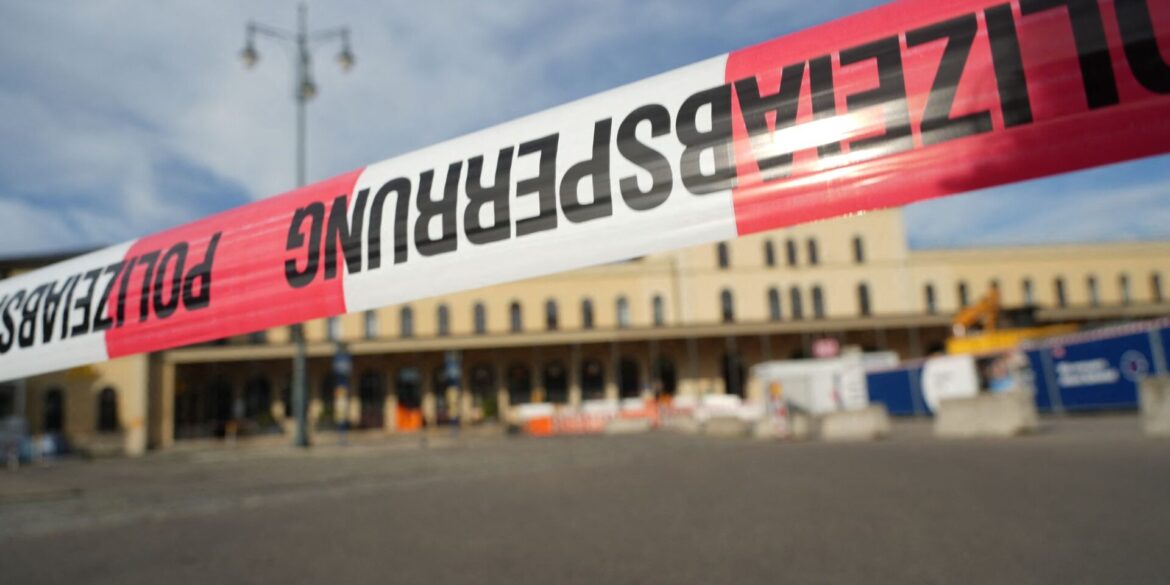 Wegen eines Bombenalarms wurde der Augsburger Hauptbahnhof zeitweise abgesperrt.
