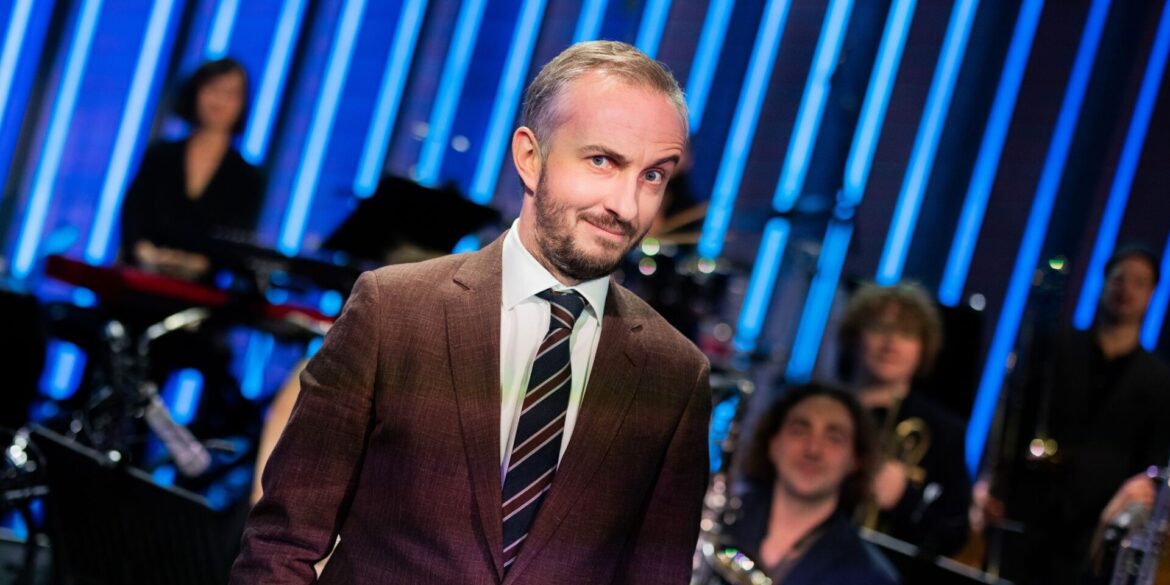 Nach mehr als sechs Jahren hört der Satiriker Jan Böhmermann zum Jahresende mit seiner Show «ZDF Magazin Royale» auf. (Archivbild)