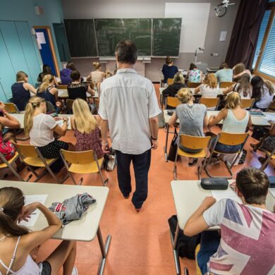 Für Pisa 2025 wurden 6.700 Schülerinnen und Schüler im Alter von 15 Jahren getestet. (Symbolbild)