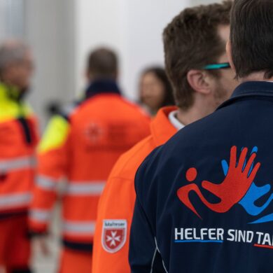 Auch Notfallsanitäter erlebten Anfeindungen und Übergriffe im Einsatz. (Symbolbild)